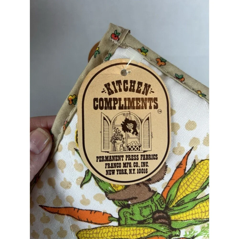 Vintage Kitchen Compliments Retro Vegetables Raccoon Pot Holder Mitt Set Decor